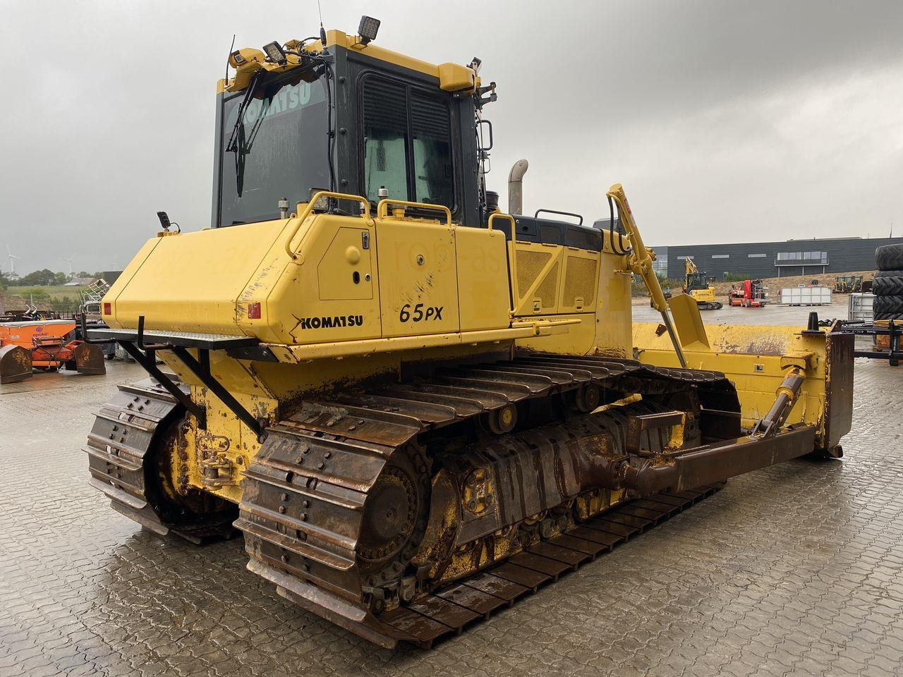 Komatsu D65PX-18 - Μπουλντόζα: φωτογραφία 4 Komatsu D65PX-18 - Μπουλντόζα: φωτογραφία 4