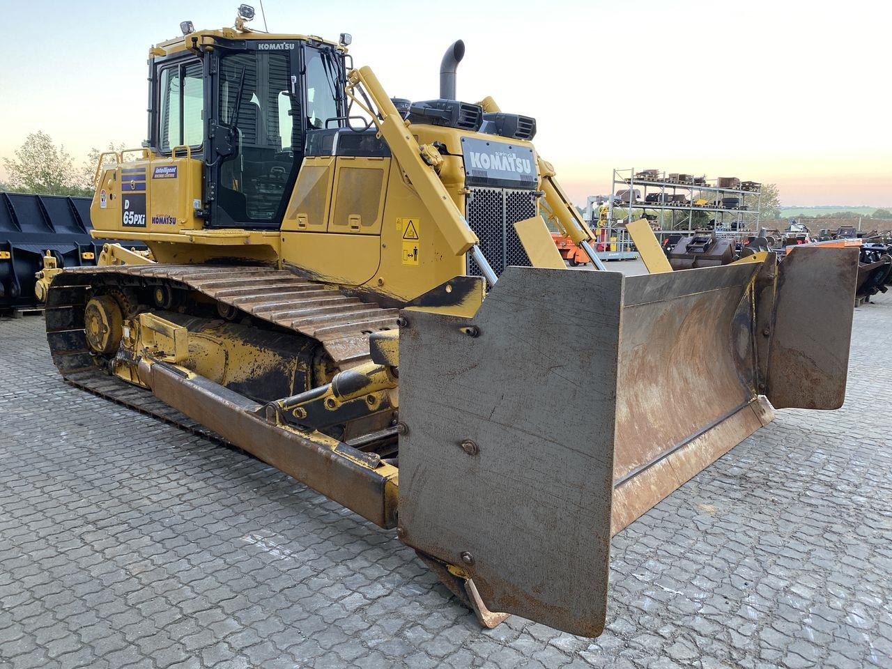 Komatsu D65PXI-18EO - Μπουλντόζα: φωτογραφία 5 Komatsu D65PXI-18EO - Μπουλντόζα: φωτογραφία 5
