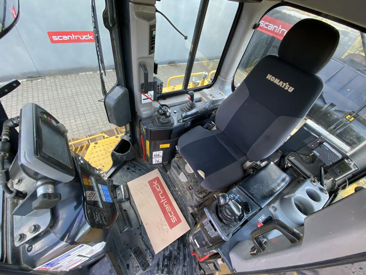 Komatsu D65PXI-18 - Μπουλντόζα: φωτογραφία 3 Komatsu D65PXI-18 - Μπουλντόζα: φωτογραφία 3
