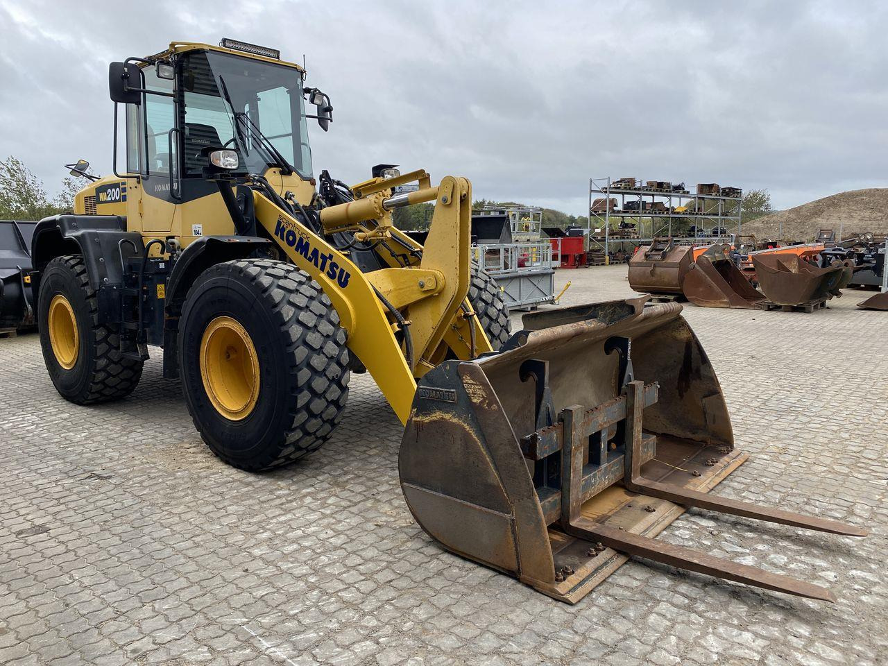 Komatsu WA200-7 - Ελαστιχοφόρος φορτωτής: φωτογραφία 5 Komatsu WA200-7 - Ελαστιχοφόρος φορτωτής: φωτογραφία 5