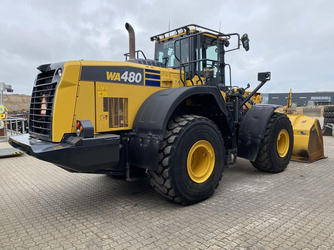 Komatsu WA480-8 - Ελαστιχοφόρος φορτωτής: φωτογραφία 4 Komatsu WA480-8 - Ελαστιχοφόρος φορτωτής: φωτογραφία 4