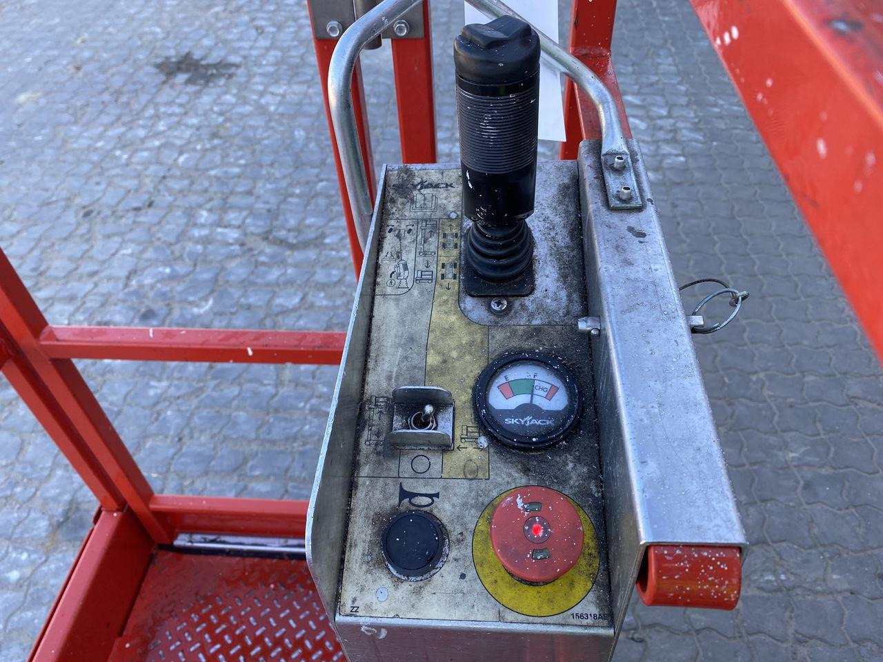 Skyjack SJ12 - Κάθετος ανελκυστήρας με κατάρτι: φωτογραφία 3 Skyjack SJ12 - Κάθετος ανελκυστήρας με κατάρτι: φωτογραφία 3