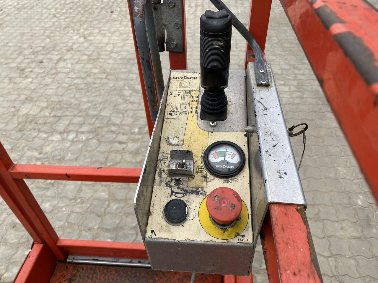 Skyjack SJ16 - Κάθετος ανελκυστήρας με κατάρτι: φωτογραφία 3 Skyjack SJ16 - Κάθετος ανελκυστήρας με κατάρτι: φωτογραφία 3