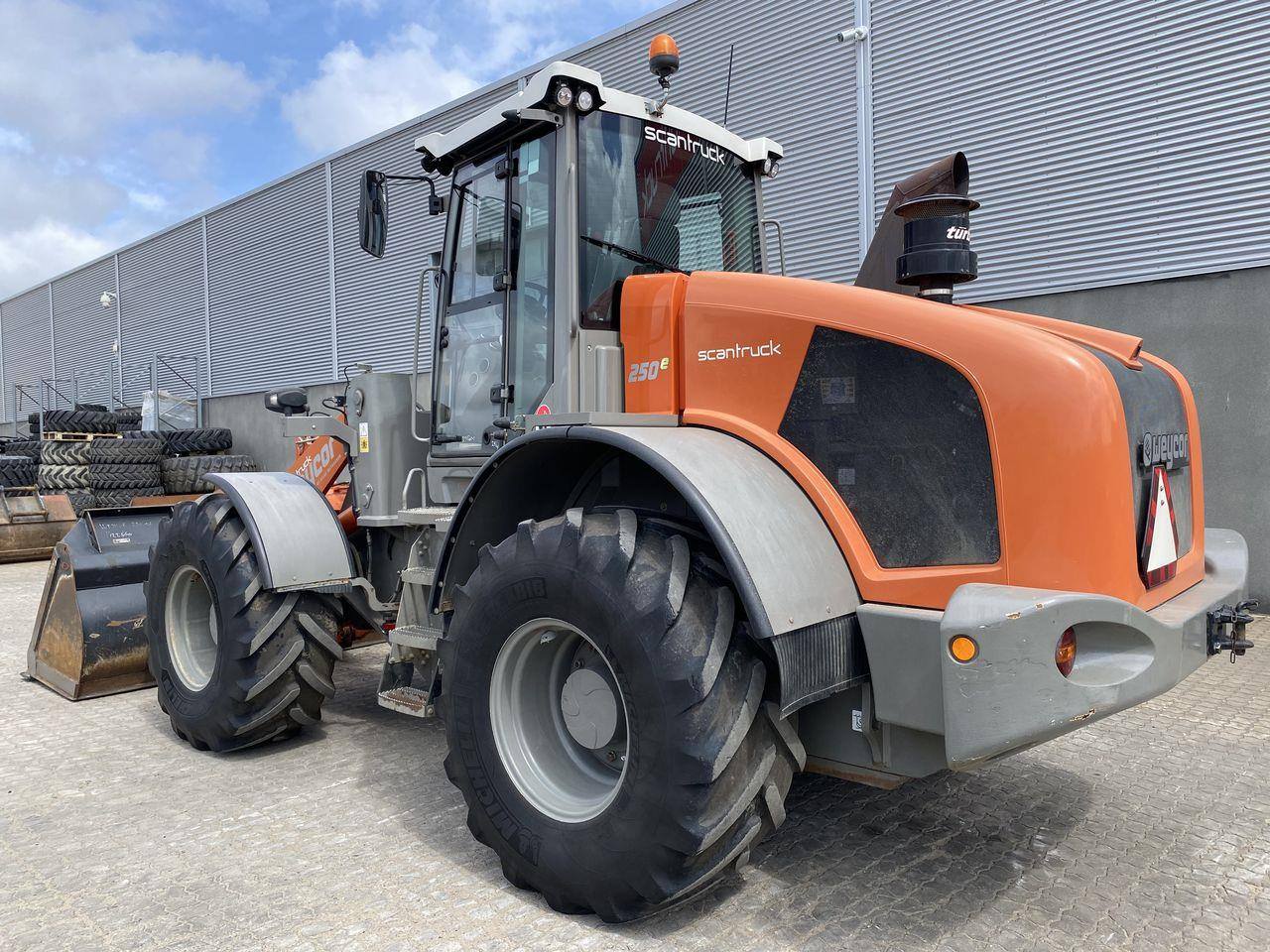 Weycor AR250e - Ελαστιχοφόρος φορτωτής: φωτογραφία 2 Weycor AR250e - Ελαστιχοφόρος φορτωτής: φωτογραφία 2