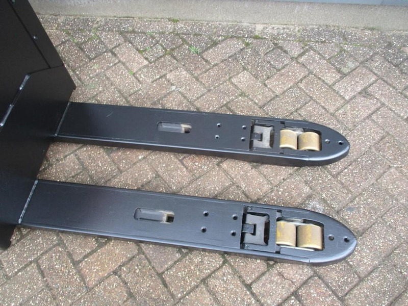 Toyota LPE 200 - Παλετοφόρο: φωτογραφία 4 Toyota LPE 200 - Παλετοφόρο: φωτογραφία 4