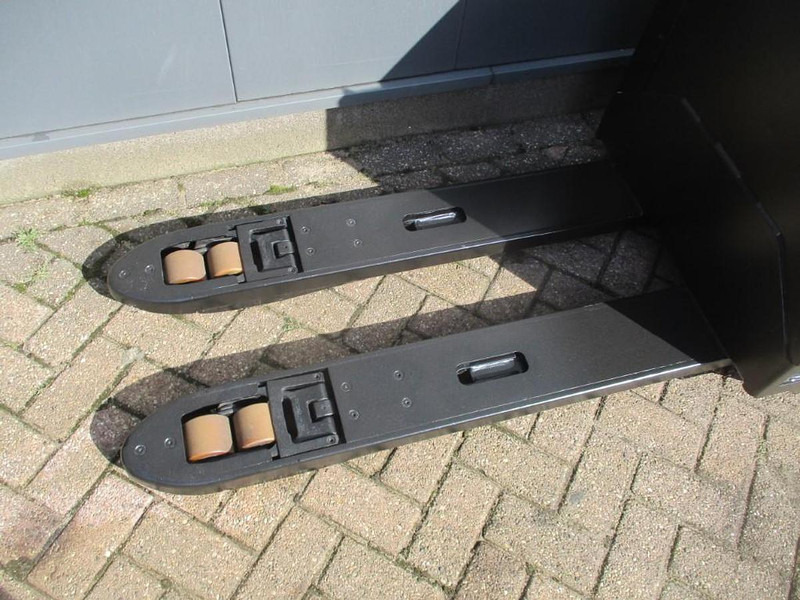 Toyota LPE200 - Παλετοφόρο: φωτογραφία 4 Toyota LPE200 - Παλετοφόρο: φωτογραφία 4