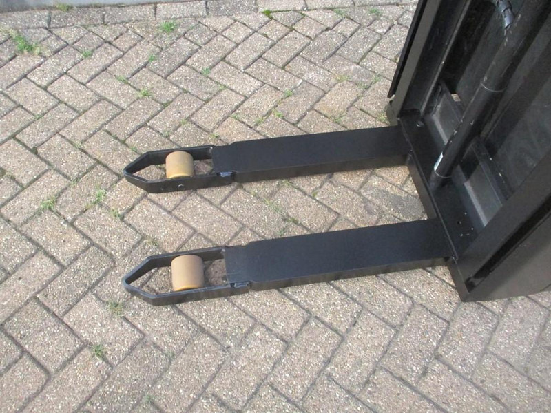 Μηχάνημα στοίβαξης Toyota SWE 100: φωτογραφία 8 Μηχάνημα στοίβαξης Toyota SWE 100: φωτογραφία 8