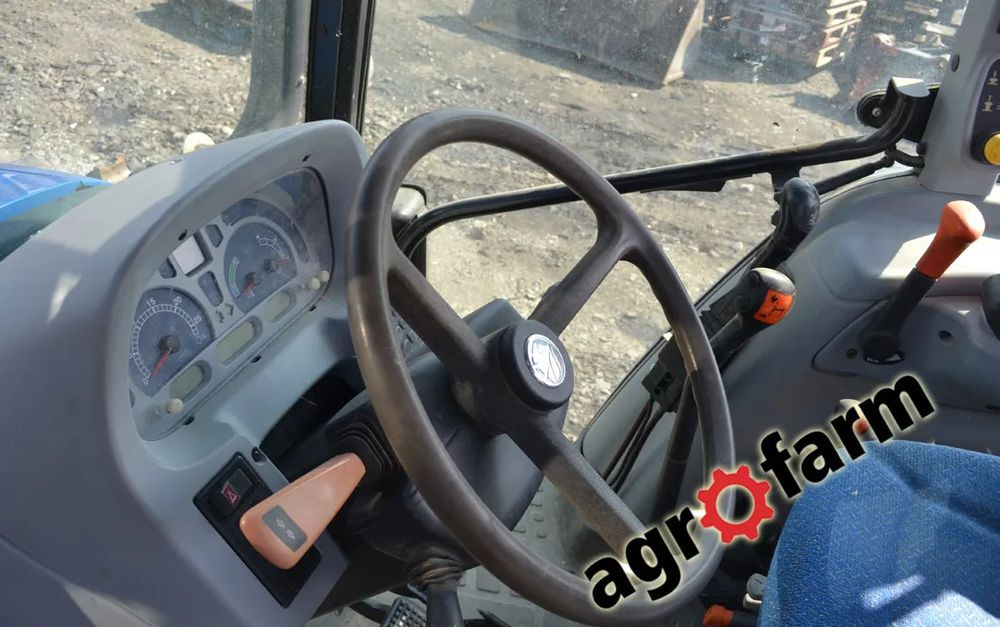 New Holland T5050 skrzynia silnik most obudowa piasta blok zawór - Κιβώτιο ταχυτήτων για Γεωργικά μηχανήματα: φωτογραφία 4 New Holland T5050 skrzynia silnik most obudowa piasta blok zawór - Κιβώτιο ταχυτήτων για Γεωργικά μηχανήματα: φωτογραφία 4