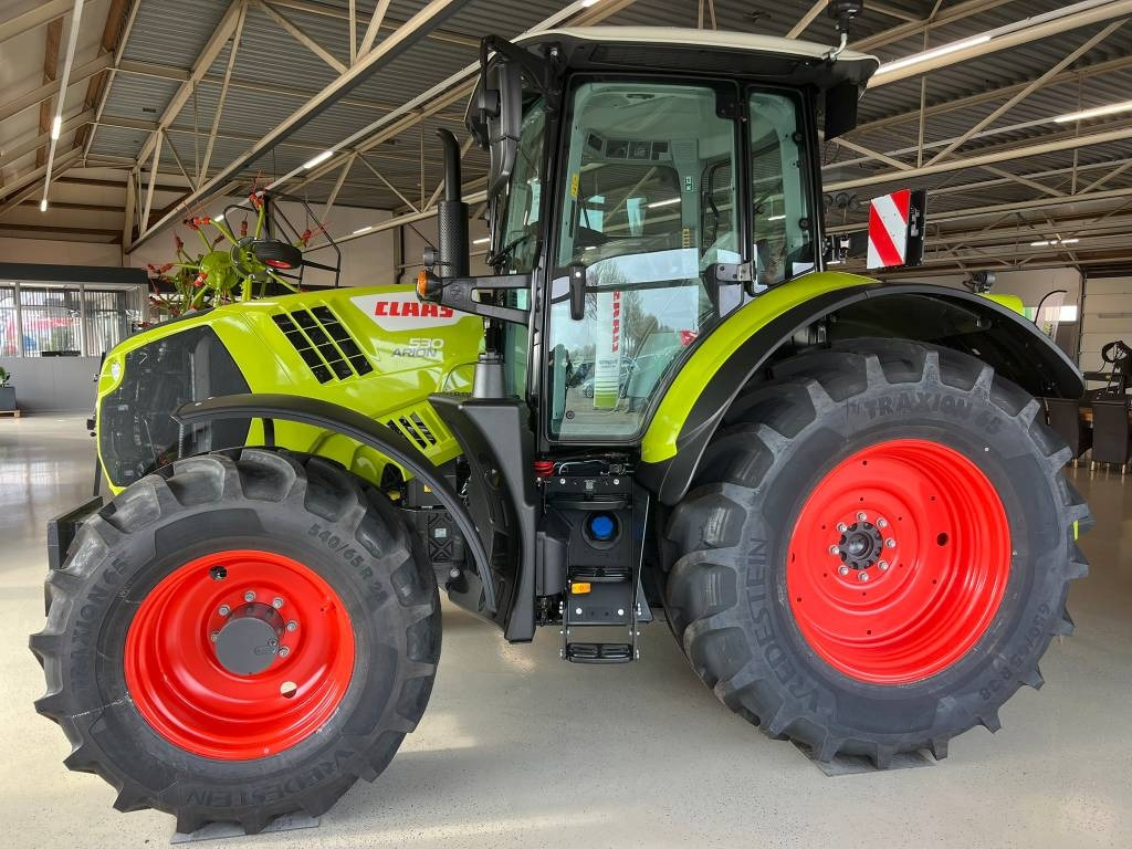 Claas Arion 530 - Τρακτέρ: φωτογραφία 2 Claas Arion 530 - Τρακτέρ: φωτογραφία 2
