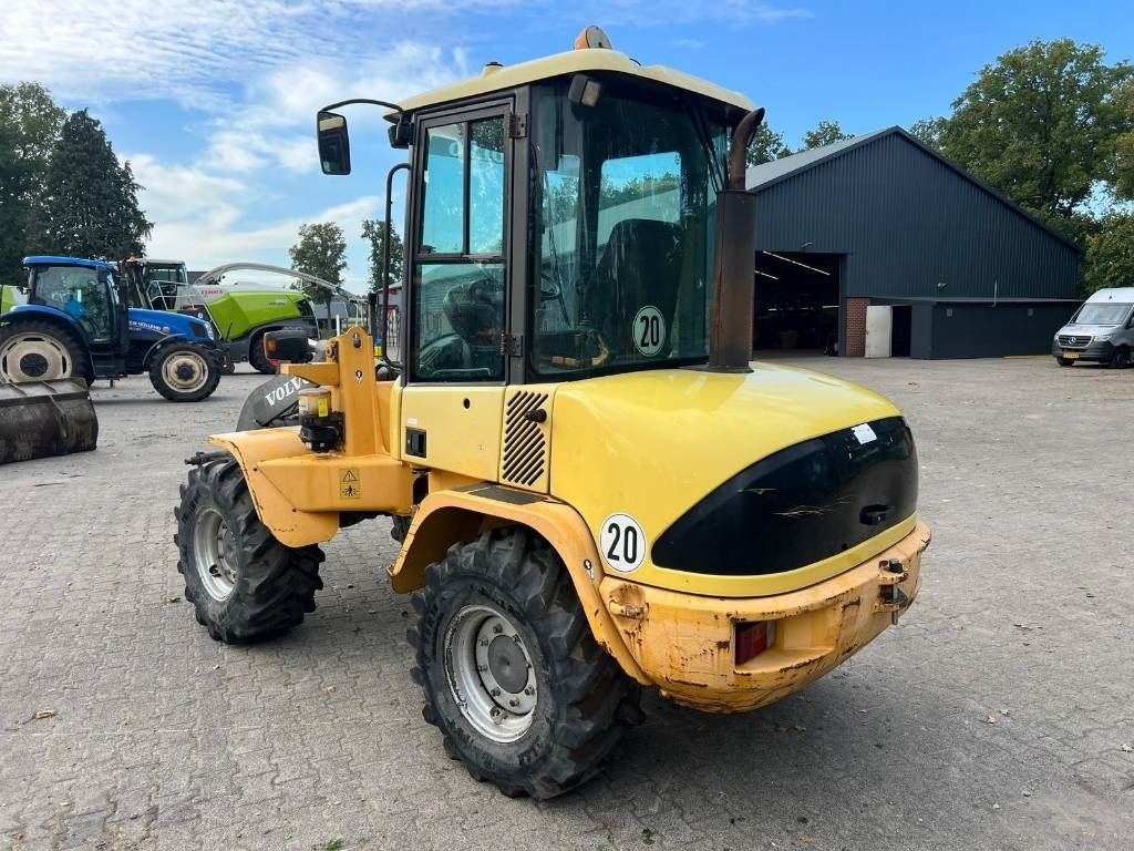 Volvo L 30 B - Ελαστιχοφόρος φορτωτής: φωτογραφία 3 Volvo L 30 B - Ελαστιχοφόρος φορτωτής: φωτογραφία 3