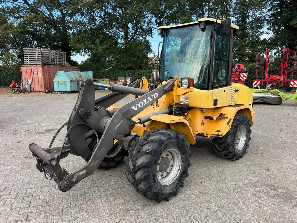 Volvo L 30 B - Ελαστιχοφόρος φορτωτής: φωτογραφία 1 Volvo L 30 B - Ελαστιχοφόρος φορτωτής: φωτογραφία 1