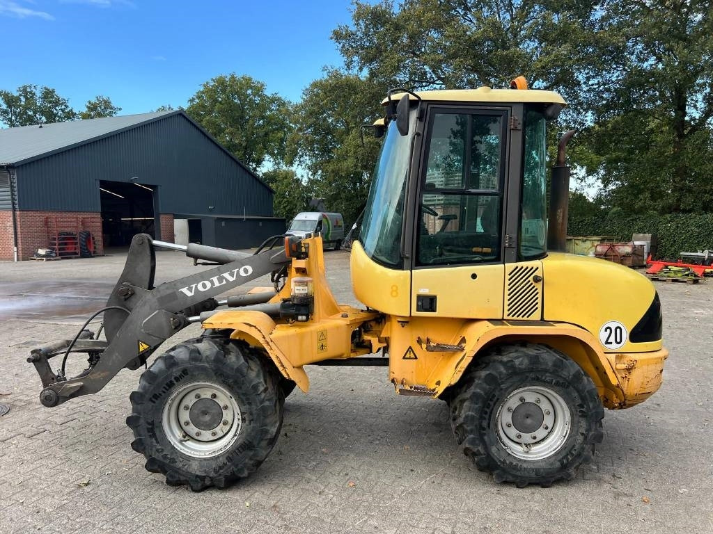 Volvo L 30 B - Ελαστιχοφόρος φορτωτής: φωτογραφία 2 Volvo L 30 B - Ελαστιχοφόρος φορτωτής: φωτογραφία 2