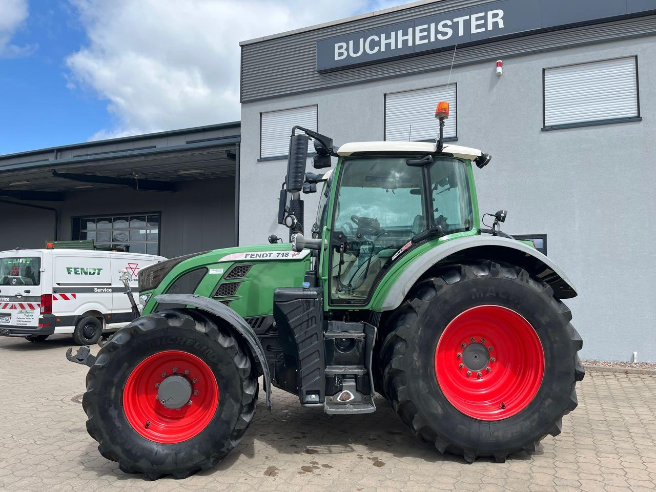 Fendt 718 Vario SCR - Τρακτέρ: φωτογραφία 2 Fendt 718 Vario SCR - Τρακτέρ: φωτογραφία 2