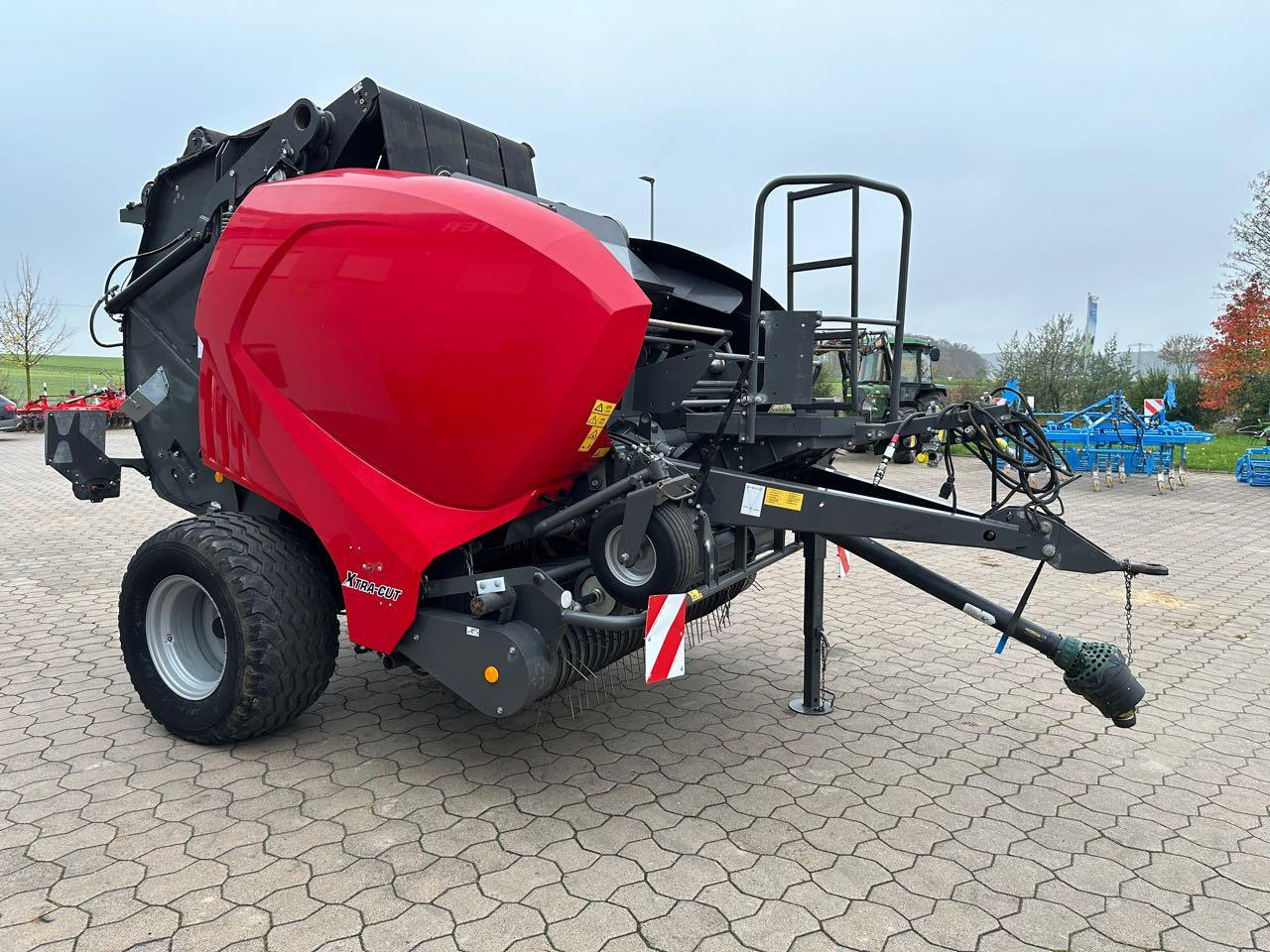 Massey Ferguson 4180V Xtra - Χορτοδετική μηχανή στρόγγυλης μπάλας: φωτογραφία 4 Massey Ferguson 4180V Xtra - Χορτοδετική μηχανή στρόγγυλης μπάλας: φωτογραφία 4