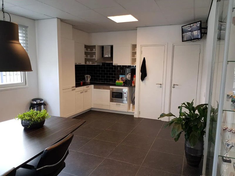 Bosch 100M2 COMPLETE OFFICE UNIT, FOTOS BEFORE AND AFTER / 2OFFICE + TOILET + KITCHEN + KANTOOR - Σπίτι εμπορευματοκιβωτία: φωτογραφία 5 Bosch 100M2 COMPLETE OFFICE UNIT, FOTOS BEFORE AND AFTER / 2OFFICE + TOILET + KITCHEN + KANTOOR - Σπίτι εμπορευματοκιβωτία: φωτογραφία 5