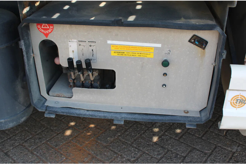 DAF CF 75.410 + HYDROLIC PLATFORM + EURO 5 + REMOTE + MANUAL - Φορτηγό αυτοκινητάμαξα: φωτογραφία 5 DAF CF 75.410 + HYDROLIC PLATFORM + EURO 5 + REMOTE + MANUAL - Φορτηγό αυτοκινητάμαξα: φωτογραφία 5