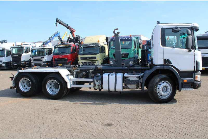 Scania P124-360 + HOOK + 6X2 + MANUAL + EURO 2 - Φορτηγό φόρτωσης γάντζου: φωτογραφία 2 Scania P124-360 + HOOK + 6X2 + MANUAL + EURO 2 - Φορτηγό φόρτωσης γάντζου: φωτογραφία 2