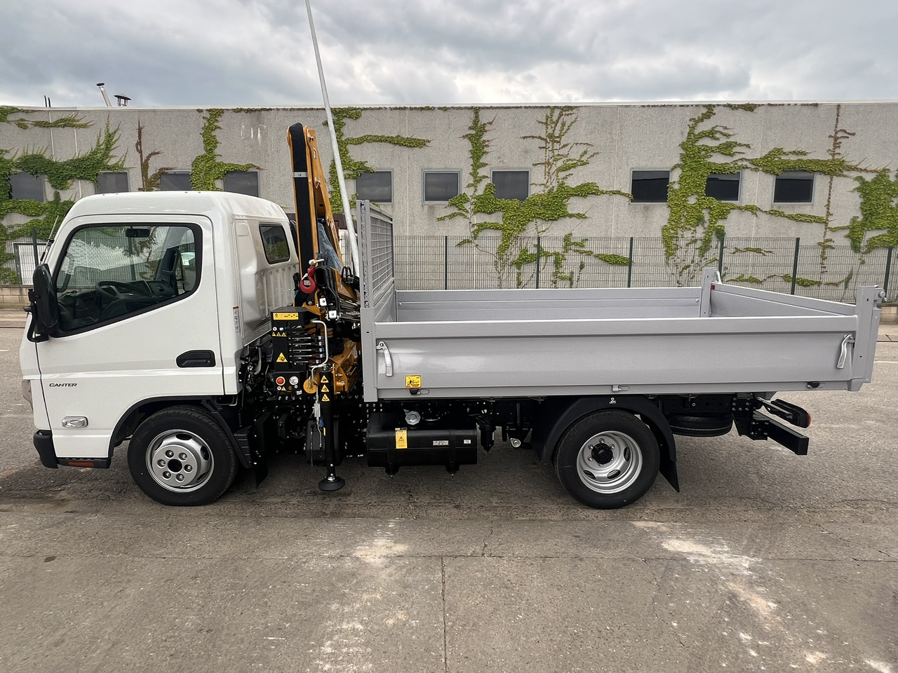 FUSO 35 3S - Φορτηγό με γερανό: φωτογραφία 2 FUSO 35 3S - Φορτηγό με γερανό: φωτογραφία 2