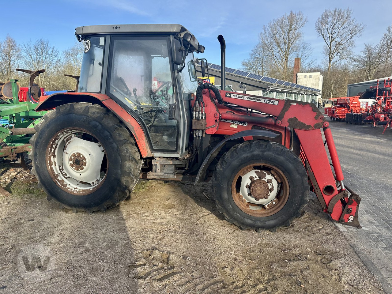 Massey Ferguson 4235 - Τρακτέρ: φωτογραφία 1 Massey Ferguson 4235 - Τρακτέρ: φωτογραφία 1