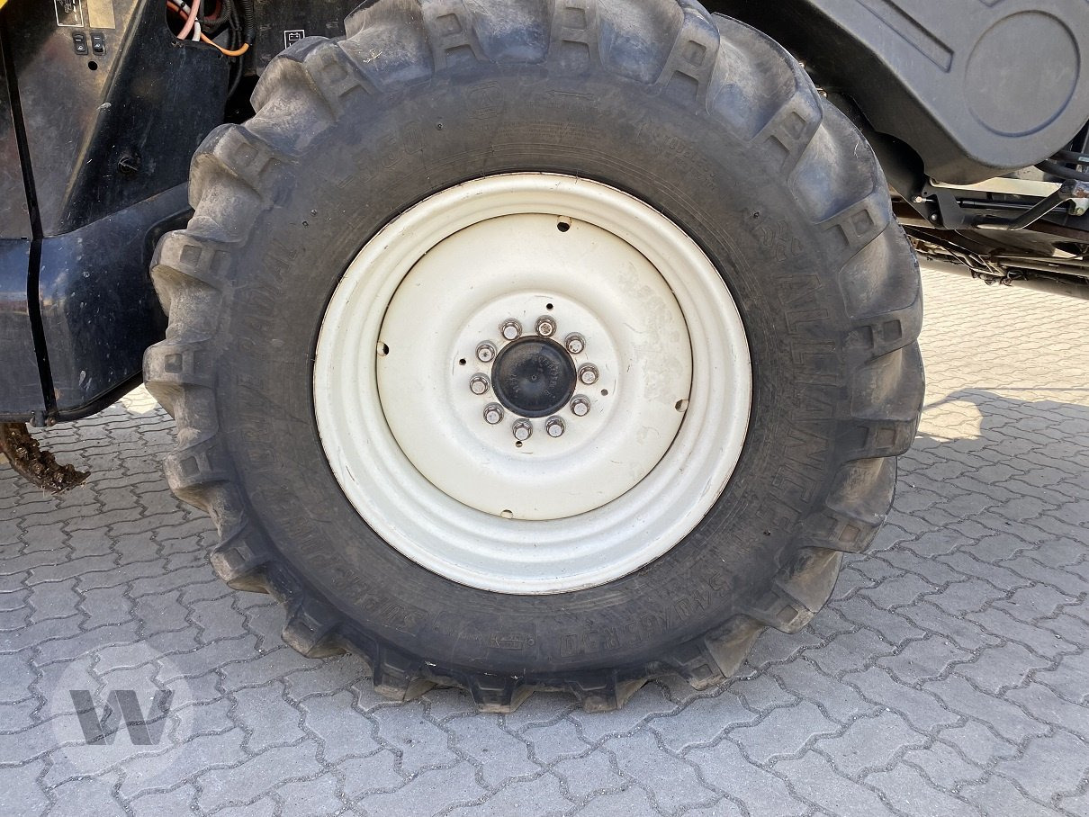 New Holland CR 9090 - Θεριζοαλωνιστική μηχανή: φωτογραφία 5 New Holland CR 9090 - Θεριζοαλωνιστική μηχανή: φωτογραφία 5