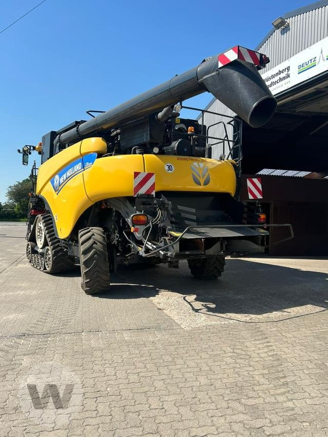 New Holland CR 9090 - Θεριζοαλωνιστική μηχανή: φωτογραφία 4 New Holland CR 9090 - Θεριζοαλωνιστική μηχανή: φωτογραφία 4