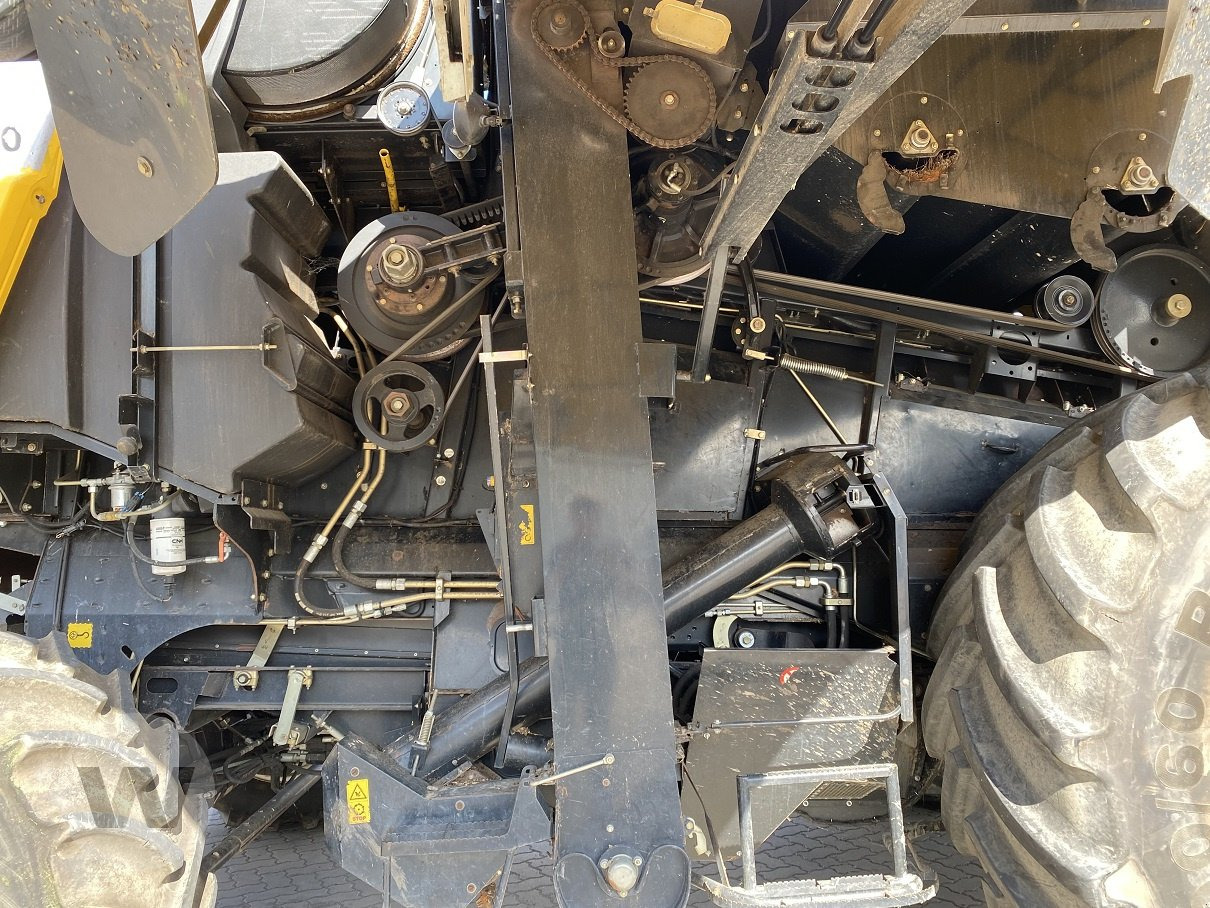 New Holland CR 9090 - Θεριζοαλωνιστική μηχανή: φωτογραφία 2 New Holland CR 9090 - Θεριζοαλωνιστική μηχανή: φωτογραφία 2