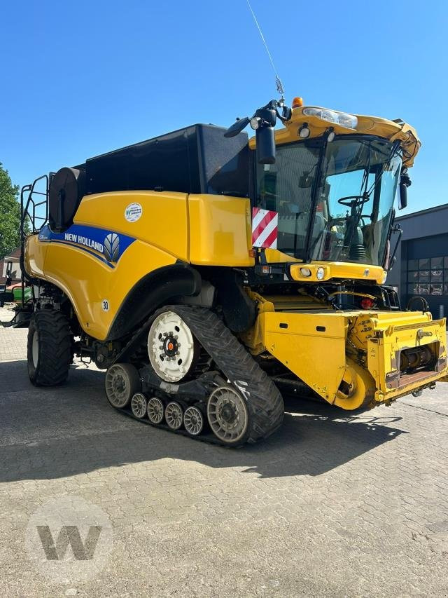 New Holland CR 9090 - Θεριζοαλωνιστική μηχανή: φωτογραφία 2 New Holland CR 9090 - Θεριζοαλωνιστική μηχανή: φωτογραφία 2