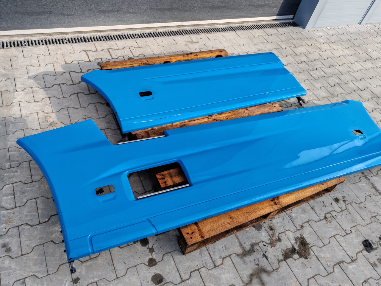 RENAULT RANGE T EURO 6 / SIDE SPOILERS SET - Ανταλλακτικό: φωτογραφία 3 RENAULT RANGE T EURO 6 / SIDE SPOILERS SET - Ανταλλακτικό: φωτογραφία 3