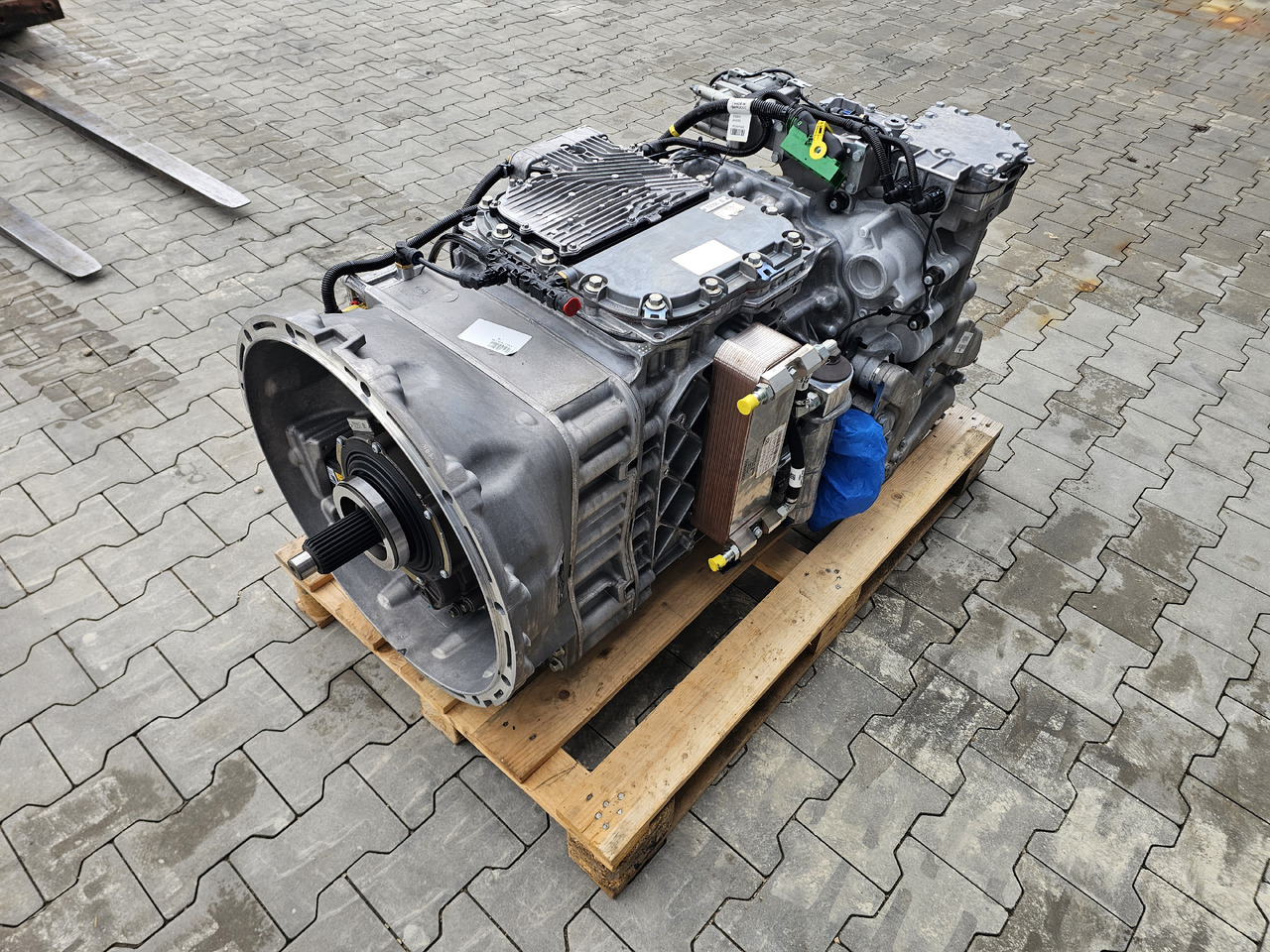 RENAULT VOLVO GEARBOX / AT2612 G TRAG-G / RETARDER / NEVER USED / WORLDWIDE DELIVERY - Κιβώτιο ταχυτήτων: φωτογραφία 4 RENAULT VOLVO GEARBOX / AT2612 G TRAG-G / RETARDER / NEVER USED / WORLDWIDE DELIVERY - Κιβώτιο ταχυτήτων: φωτογραφία 4