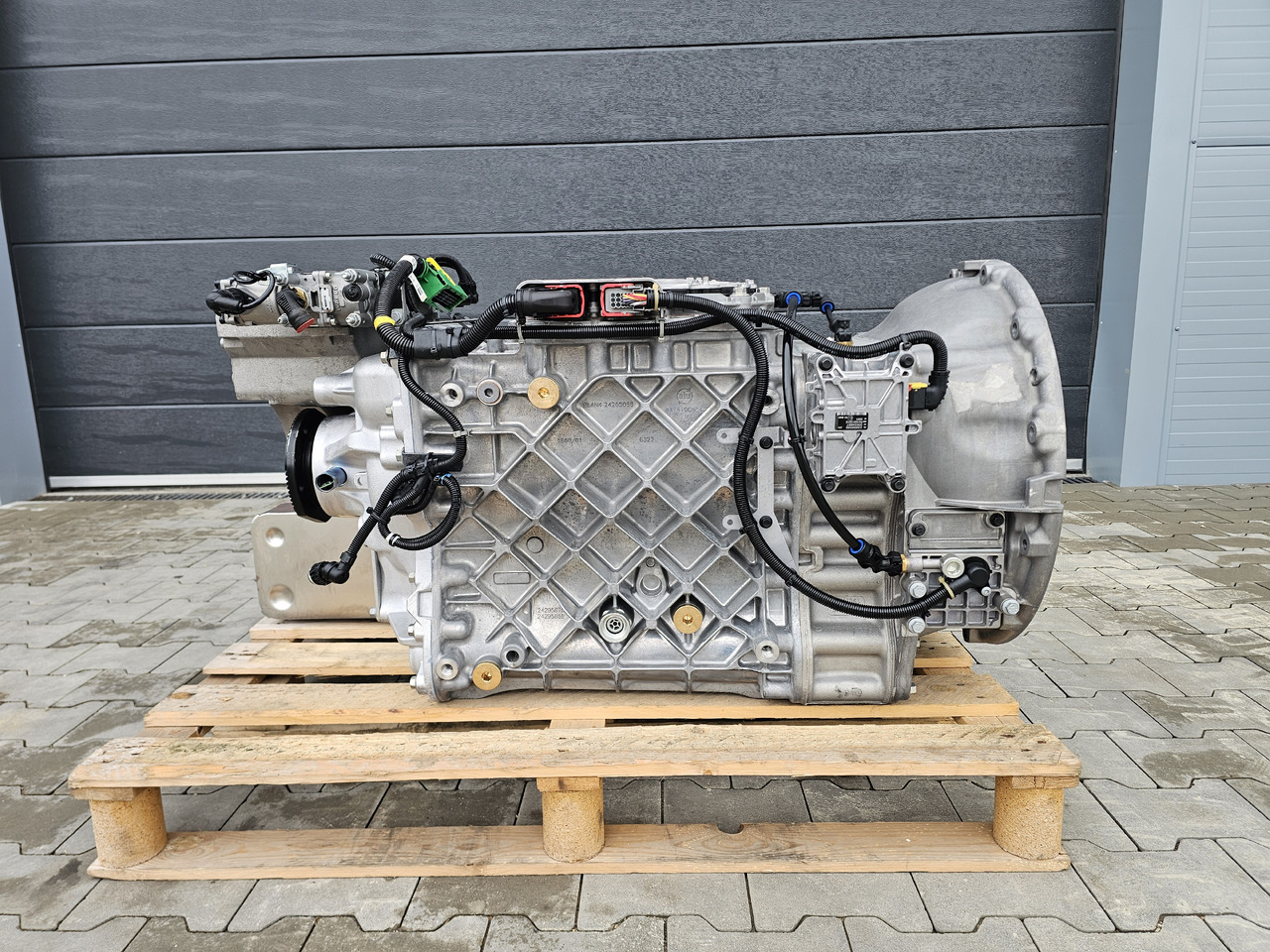 RENAULT VOLVO GEARBOX / AT2612 G TRAG-G / RETARDER / NEVER USED / WORLDWIDE DELIVERY - Κιβώτιο ταχυτήτων: φωτογραφία 1 RENAULT VOLVO GEARBOX / AT2612 G TRAG-G / RETARDER / NEVER USED / WORLDWIDE DELIVERY - Κιβώτιο ταχυτήτων: φωτογραφία 1