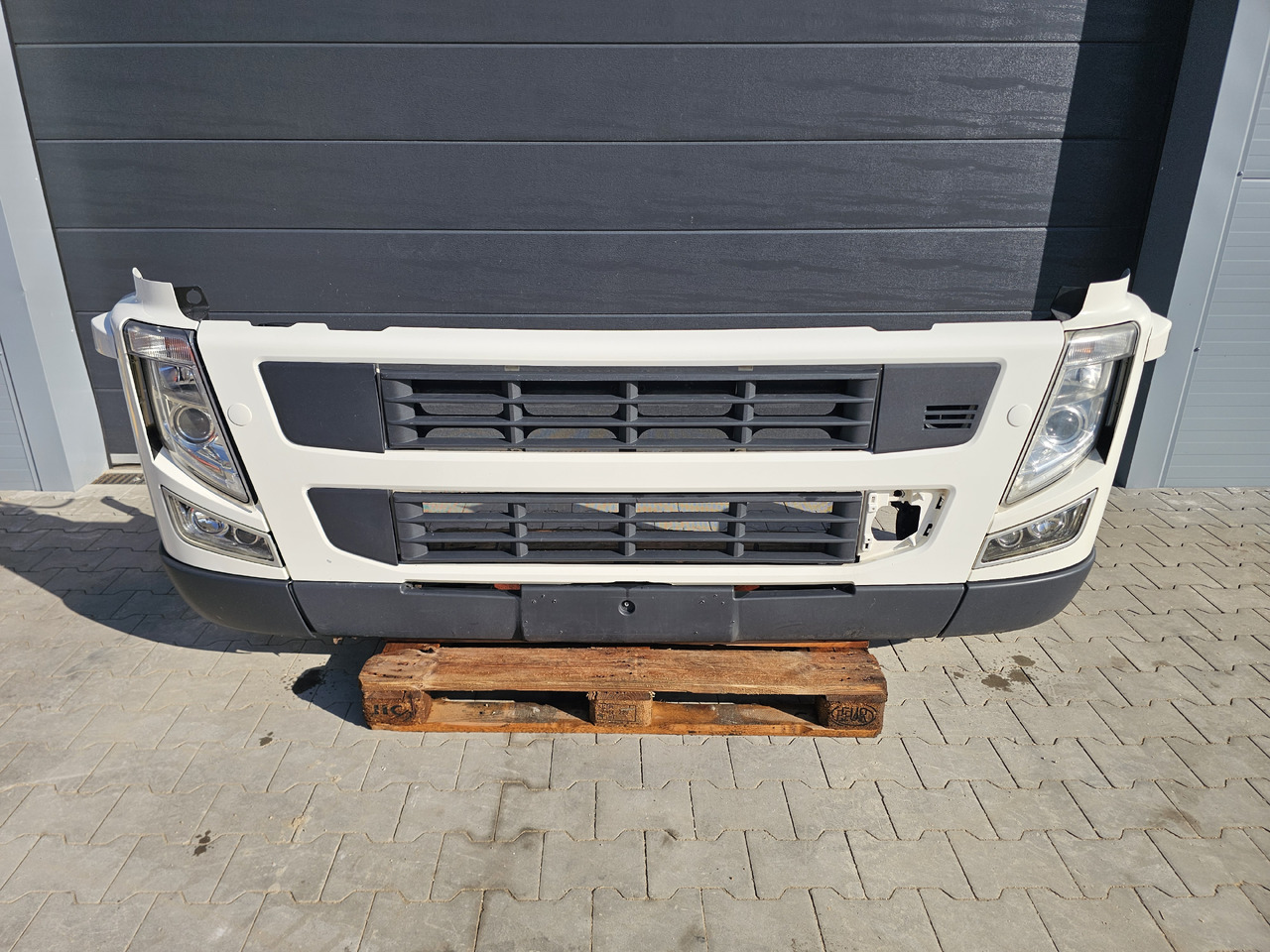VOLVO FM 3 / COMPLETE FRONT BUMPER - Προφυλακτήρας: φωτογραφία 1 VOLVO FM 3 / COMPLETE FRONT BUMPER - Προφυλακτήρας: φωτογραφία 1