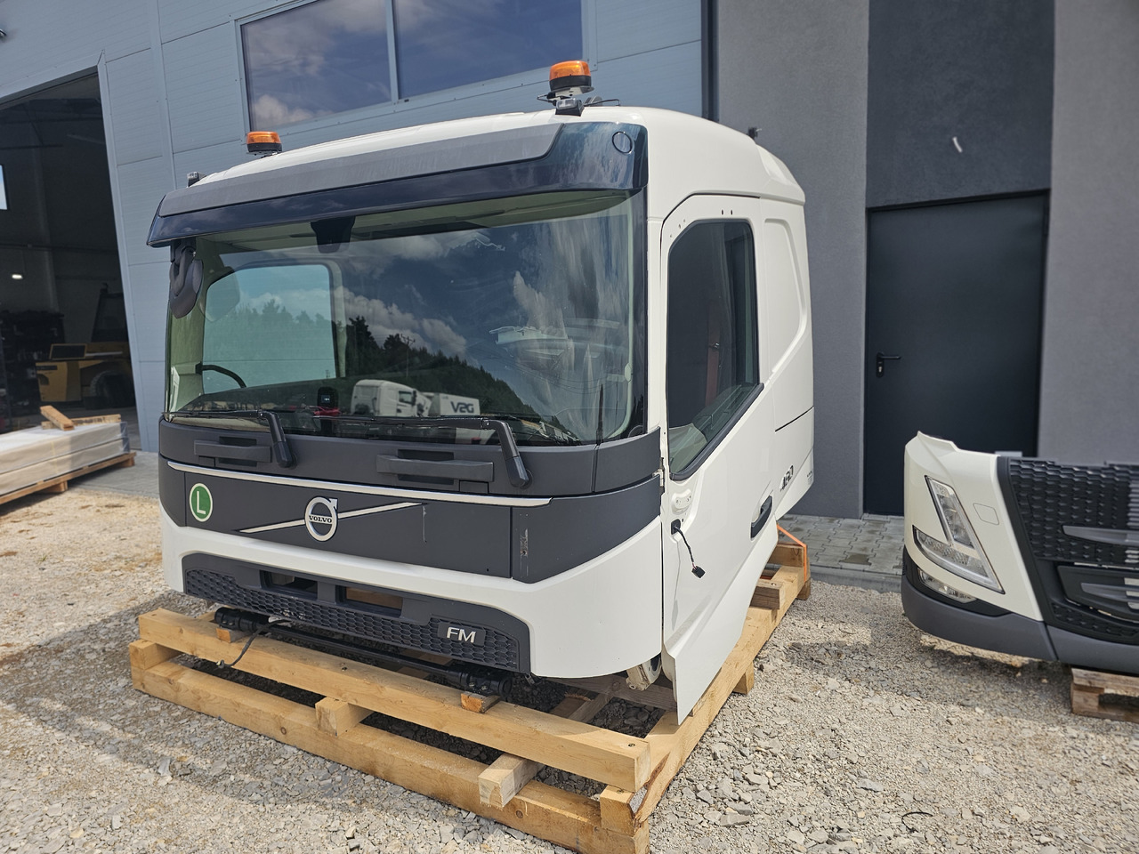 VOLVO FM5 LOW ROOF / L2 H1 / COMPLETE CAB / 2022 - Καμπίνα: φωτογραφία 1 VOLVO FM5 LOW ROOF / L2 H1 / COMPLETE CAB / 2022 - Καμπίνα: φωτογραφία 1