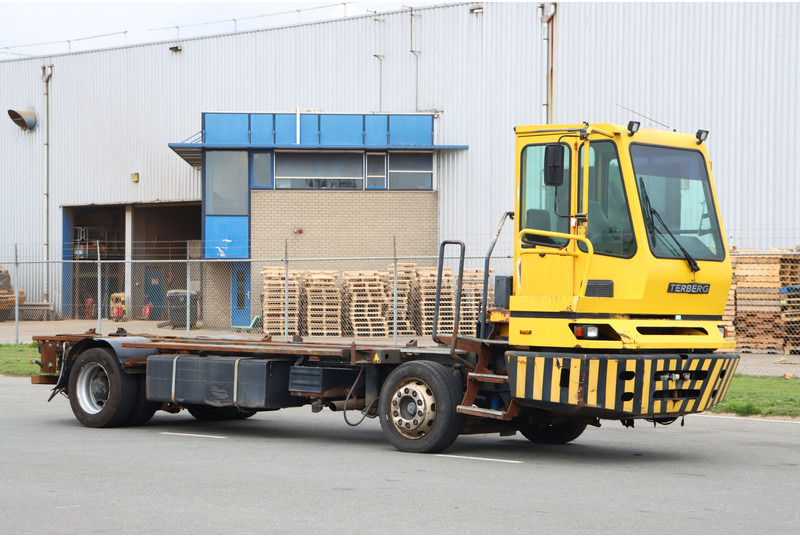 Terberg BC182 - Τράκτορες τελωνείων: φωτογραφία 1 Terberg BC182 - Τράκτορες τελωνείων: φωτογραφία 1