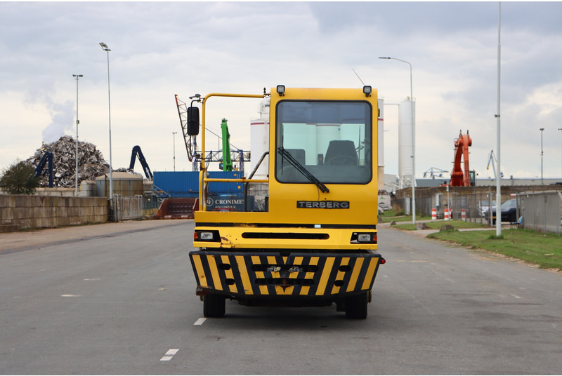 Terberg BC182 - Τράκτορες τελωνείων: φωτογραφία 3 Terberg BC182 - Τράκτορες τελωνείων: φωτογραφία 3