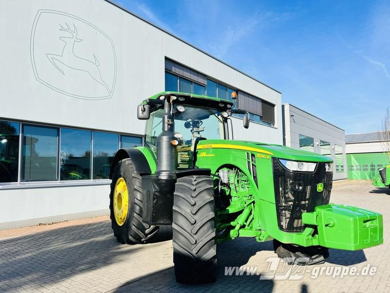 John Deere 8320R E23-PowerShift - Τρακτέρ: φωτογραφία 1 John Deere 8320R E23-PowerShift - Τρακτέρ: φωτογραφία 1