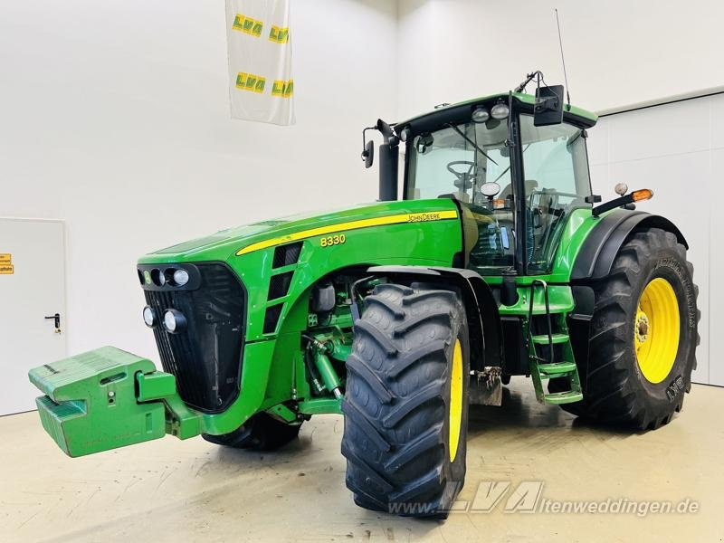 John Deere 8330 PowerShift - Τρακτέρ: φωτογραφία 1 John Deere 8330 PowerShift - Τρακτέρ: φωτογραφία 1