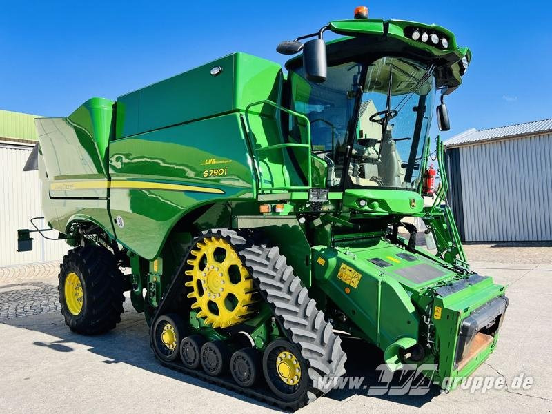 John Deere S790 - Θεριζοαλωνιστική μηχανή: φωτογραφία 2 John Deere S790 - Θεριζοαλωνιστική μηχανή: φωτογραφία 2
