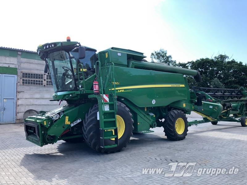 John Deere T550 - Θεριζοαλωνιστική μηχανή: φωτογραφία 1 John Deere T550 - Θεριζοαλωνιστική μηχανή: φωτογραφία 1