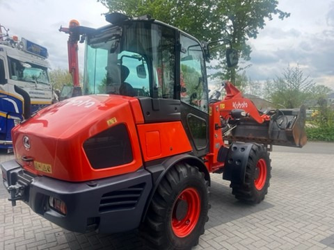 KUBOTA R082 - Ελαστιχοφόρος φορτωτής: φωτογραφία 1 KUBOTA R082 - Ελαστιχοφόρος φορτωτής: φωτογραφία 1