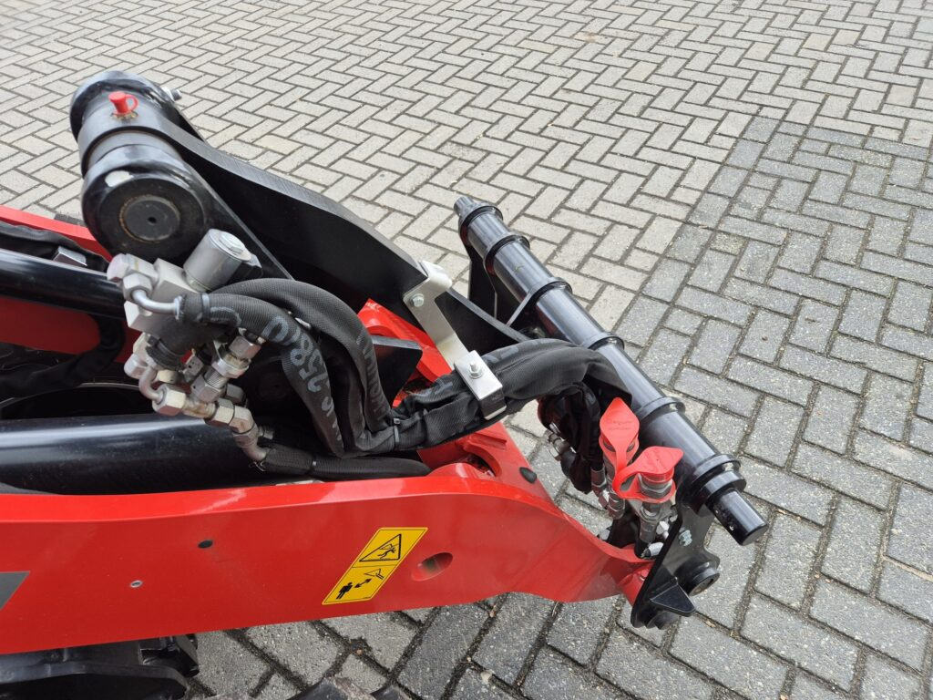 Σπαστός φορτωτής MANITOU MLA 3-25H miniloader: φωτογραφία 10 Σπαστός φορτωτής MANITOU MLA 3-25H miniloader: φωτογραφία 10