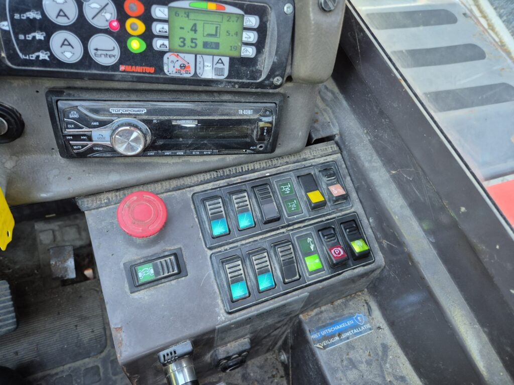 Τηλεσκοπικός φορτωτής MANITOU MRT 2150 M-series: φωτογραφία 15 Τηλεσκοπικός φορτωτής MANITOU MRT 2150 M-series: φωτογραφία 15