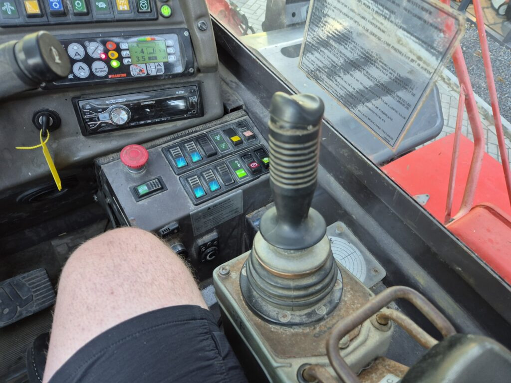 Τηλεσκοπικός φορτωτής MANITOU MRT 2150 M-series: φωτογραφία 18 Τηλεσκοπικός φορτωτής MANITOU MRT 2150 M-series: φωτογραφία 18