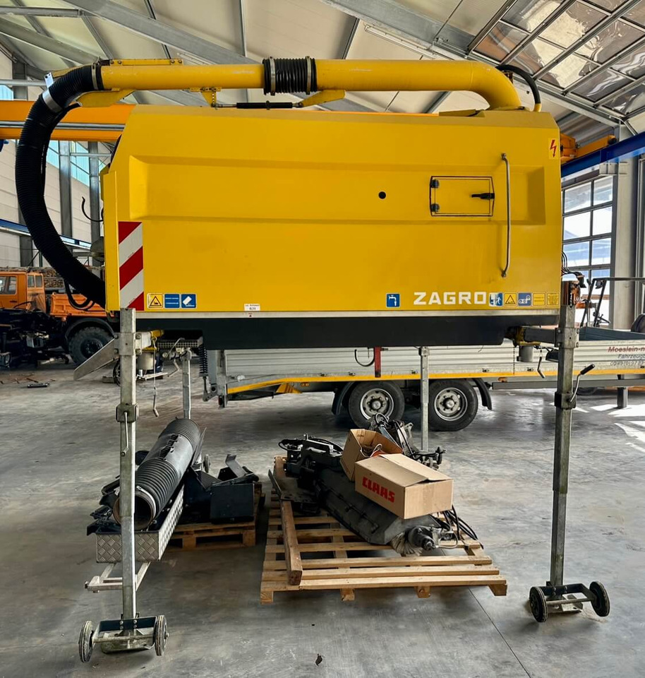 Unimog Aufbaukehrmaschine Trilety SK-370 - Σάρωθρο δρόμων: φωτογραφία 3 Unimog Aufbaukehrmaschine Trilety SK-370 - Σάρωθρο δρόμων: φωτογραφία 3