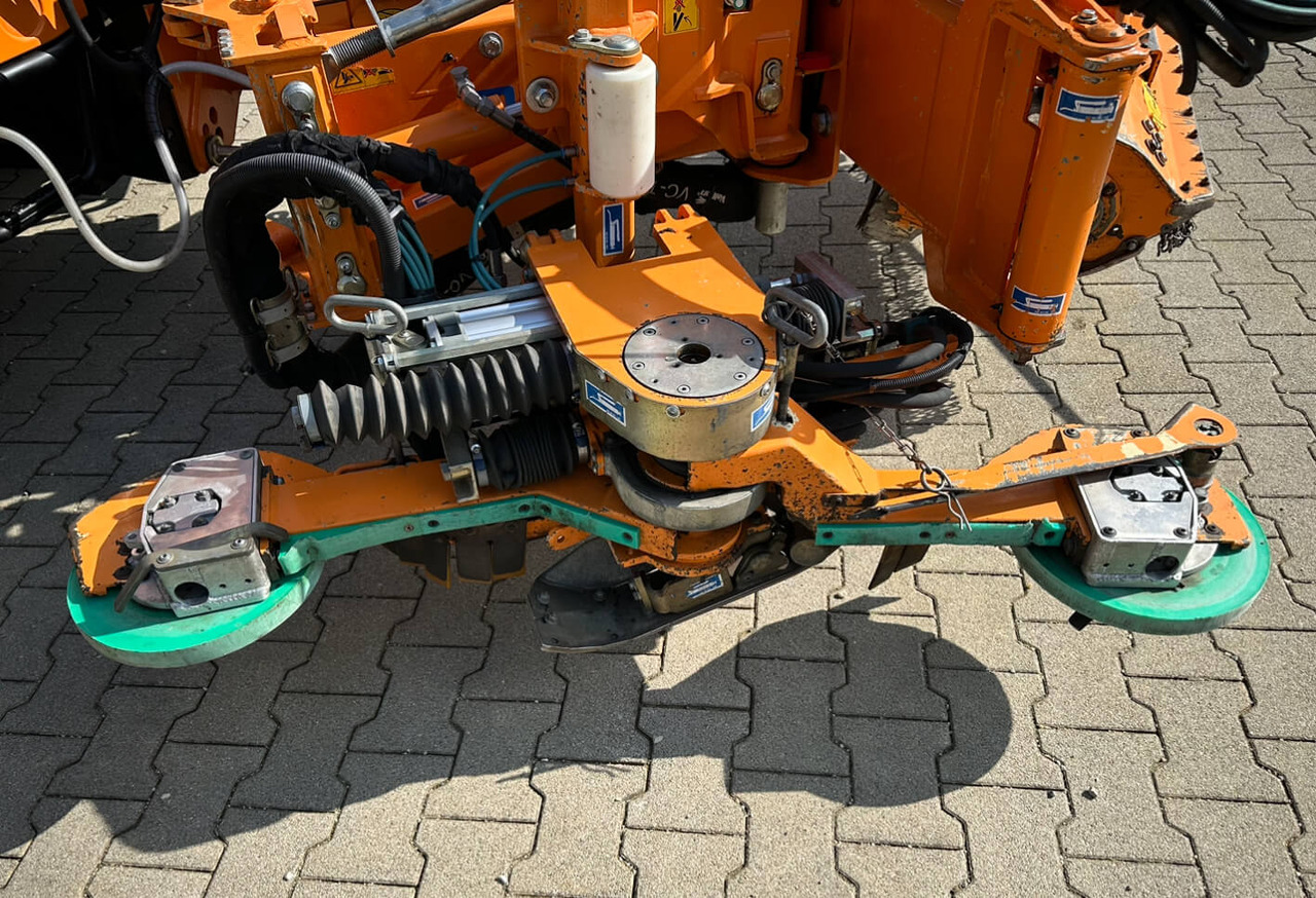 Unimog Leitpfostenausmähgerät / Randstreifenmähger - Καταστροφέας με βραχίονα: φωτογραφία 4 Unimog Leitpfostenausmähgerät / Randstreifenmähger - Καταστροφέας με βραχίονα: φωτογραφία 4