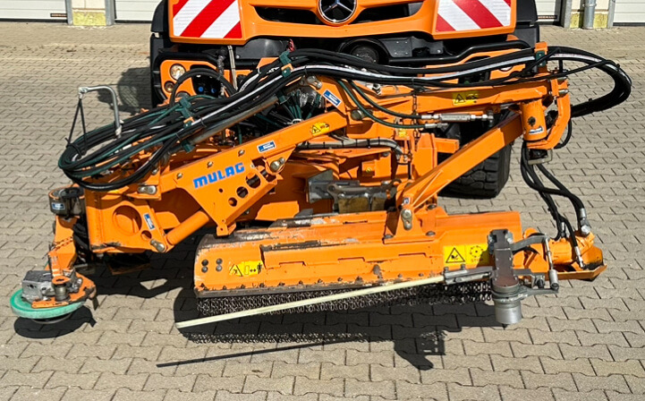 Unimog Leitpfostenausmähgerät / Randstreifenmähger - Καταστροφέας με βραχίονα: φωτογραφία 1 Unimog Leitpfostenausmähgerät / Randstreifenmähger - Καταστροφέας με βραχίονα: φωτογραφία 1
