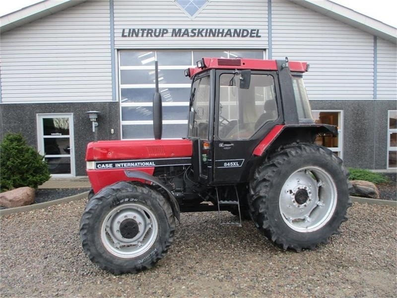 Case IH 845 XLA - Τρακτέρ: φωτογραφία 1 Case IH 845 XLA - Τρακτέρ: φωτογραφία 1