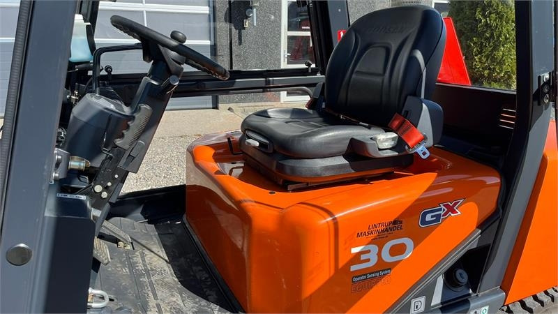 Doosan D30 G med kabine og KUN 57 TIMER FRA NY, MED TIME - Πετρελαιοκίνητο περονοφόρο: φωτογραφία 4 Doosan D30 G med kabine og KUN 57 TIMER FRA NY, MED TIME - Πετρελαιοκίνητο περονοφόρο: φωτογραφία 4