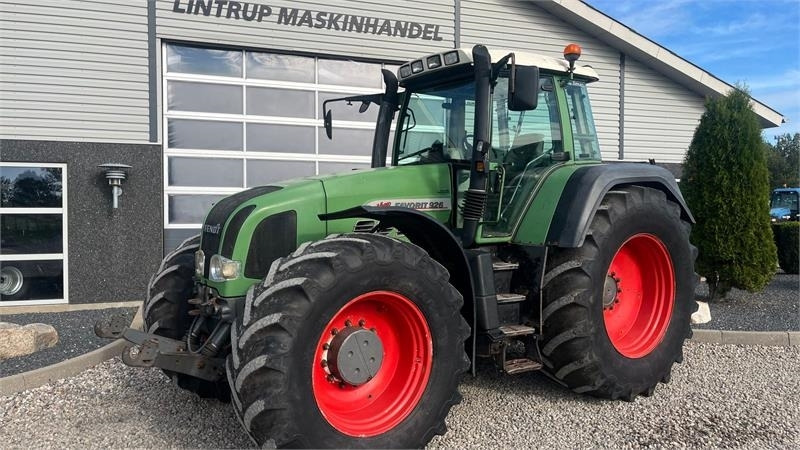 Fendt 926 Favorit Vario Med frontlift - Τρακτέρ: φωτογραφία 2 Fendt 926 Favorit Vario Med frontlift - Τρακτέρ: φωτογραφία 2