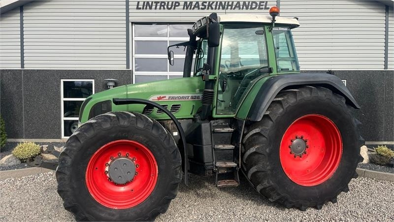 Fendt 926 Favorit Vario Med frontlift - Τρακτέρ: φωτογραφία 1 Fendt 926 Favorit Vario Med frontlift - Τρακτέρ: φωτογραφία 1