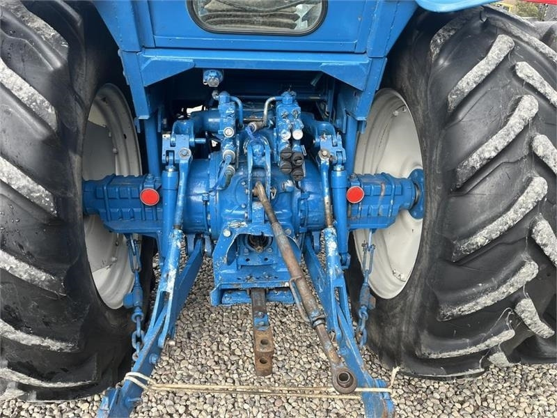 Ford 8210 En rigtig velholdt klassiker med tvillinghjul - Τρακτέρ: φωτογραφία 4 Ford 8210 En rigtig velholdt klassiker med tvillinghjul - Τρακτέρ: φωτογραφία 4